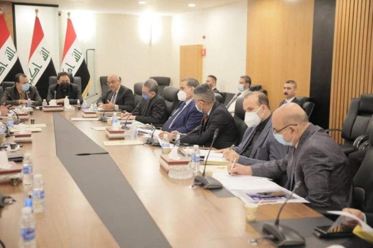 تدريسي في كلية التربية يحصل على وسام العلوم وحقوق الانسان