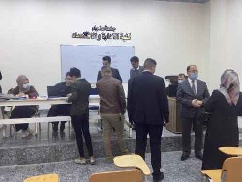 كوادر كلية الادارة و الاقتصاد تواصل إجراءات تسجيل الطلبة