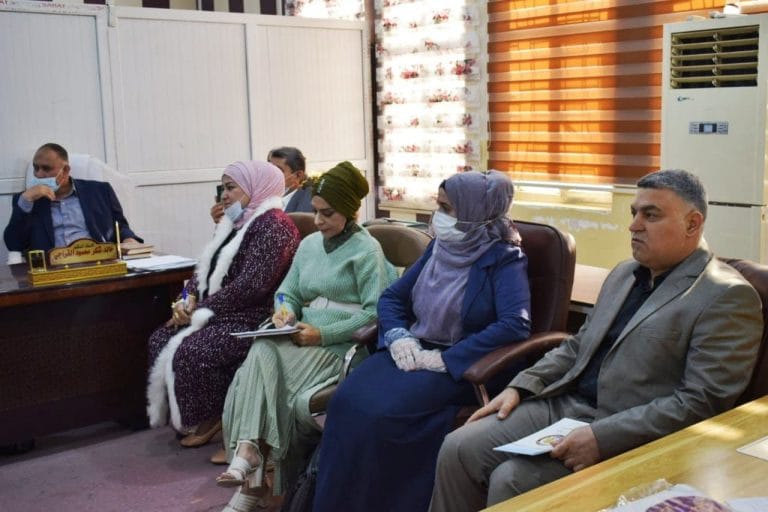 السيد عميد كلية التربية يشرف على سير  التقديم للدراسات العليا