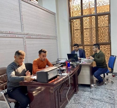 اليوم الأحد وخلال العطلة إستمرار كوادر كلية الادارة و الاقتصاد في فرز و إنجاز معاملات التسجيل و القبول.