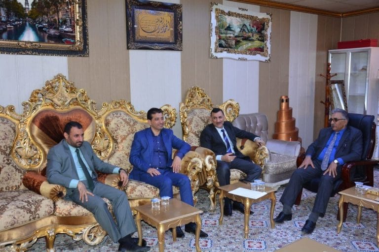 عميد كلية الآداب يستقبل السيد رئيس الجامعة والوفد المرافق له.