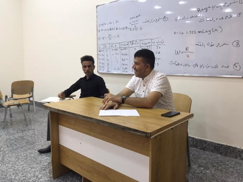 مدير شؤون الطلبة يجتمع بمدراء تسجيل الكليات في قاعة كلية الادارة و الاقتصاد.