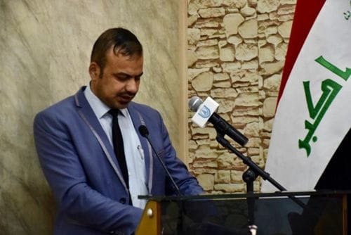 السيد رئيس قسم التقانات الاحيائية يلقي محاضرة ضمن دورة تدريبية