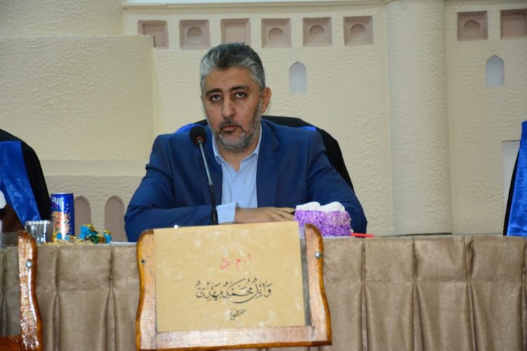 السيد معاون عميد كلية العلوم التطبيقية في جامعة سامراء عضوا مناقشا