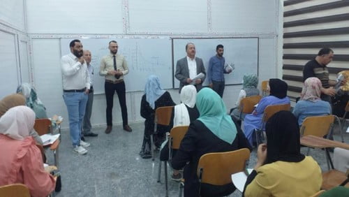 عميد الكلية يتفقد المحاضرات الحضورية