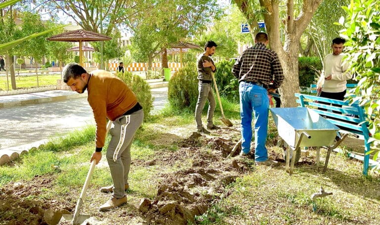 استمرار أعمال شعبة الخدمات والصيانة في حدائق الكلية
