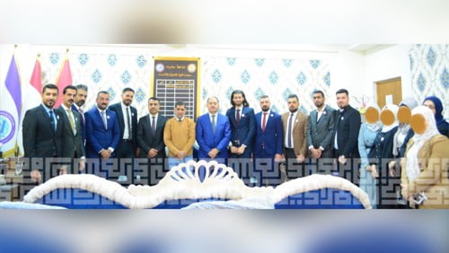 بمناسبة نيله الأستاذية، طلبة الاقتصاد و ادارة الأعمال تهنئ العميد وتهديه القرآن الكريم.