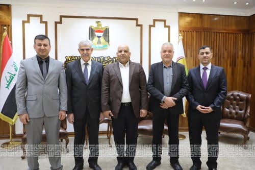 السيد عميد كلية الهندسة يرافق السيد النائب المهندس خالد السامرائي