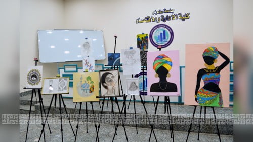 كلية الادارة و الاقتصاد تقيم معرضاً للرسم .
