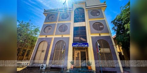 كلية الادارة و الاقتصاد تجهز بناياتها لاستقبال الطلبة بعد موجة الغبار الأخيرة.