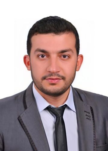 رئيس قسم الكيمياء يحتفل بالمثبتين على الملاك الدائم