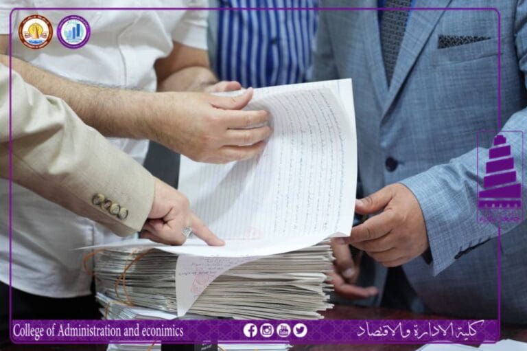 تكريم السيد معاون العميد للشؤون العلمية ورئيسة قسم التحليلات المرضية بوسام التميز العلمي