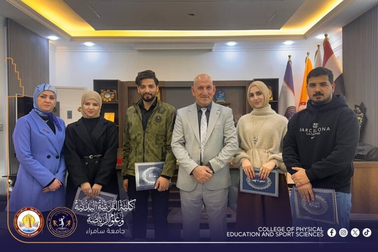 عميد كلية التربية البدنية وعلوم الرياضة يكرّم طلبة قسم الإعلام