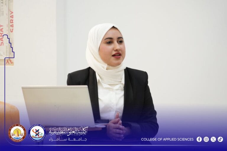 طلبة قسم التقانات الاحيائية في كلية العلوم التطبيقية بجامعة سامراء، يناقشون بحوث تخرجهم.