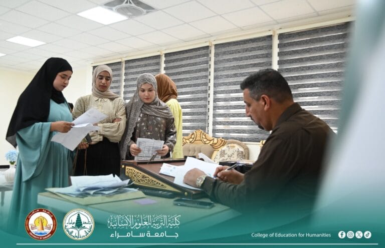 قسم العلوم التربوية والنفسية وقسم اللغة الإنجليزية يشرعان بتوزيع نتائج طلبة المرحلة الأولى